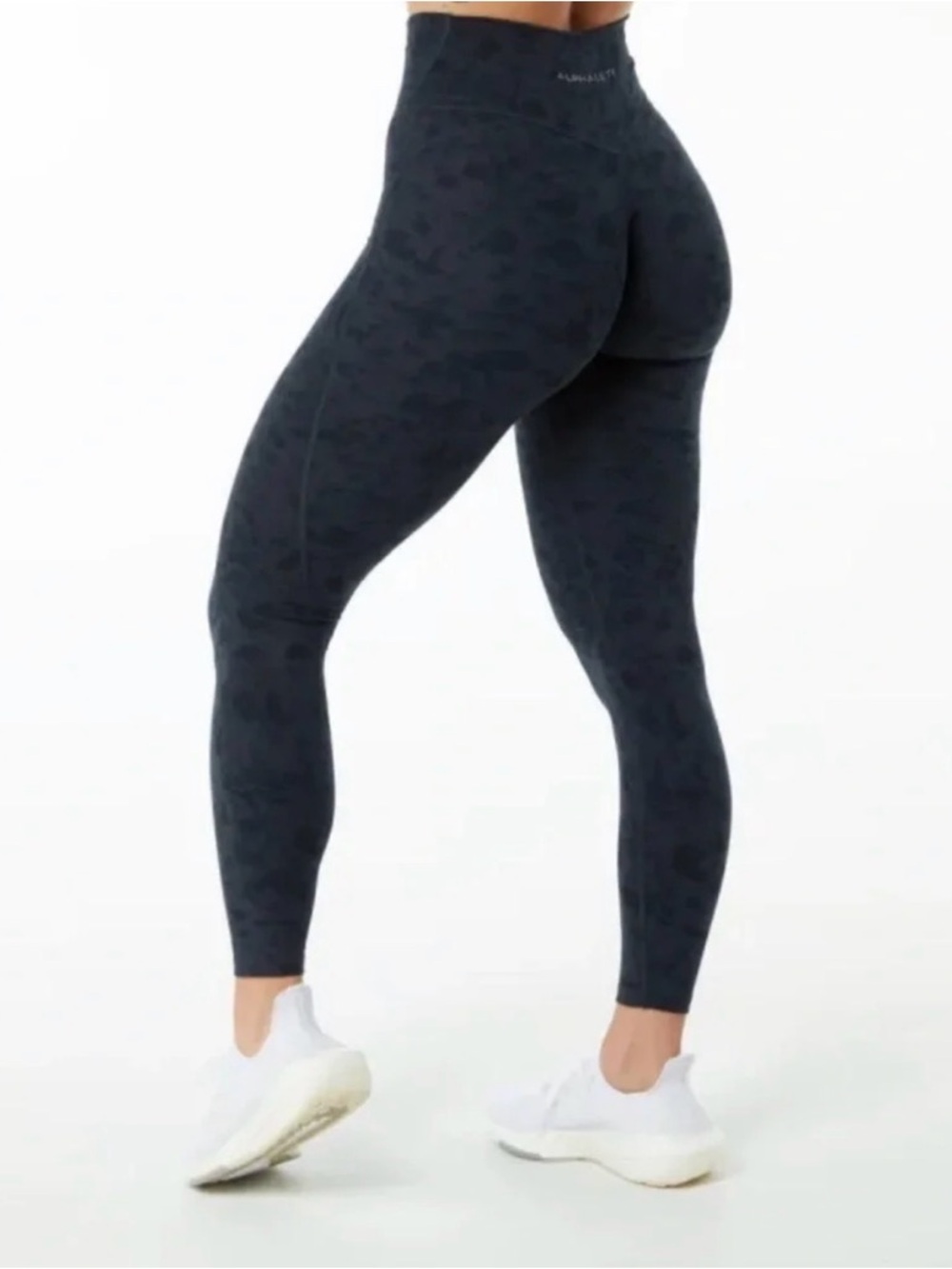 Alphalete Surface Limitless Bra and Power Legging Set โ Pebble Black - Picture 7 of 8
